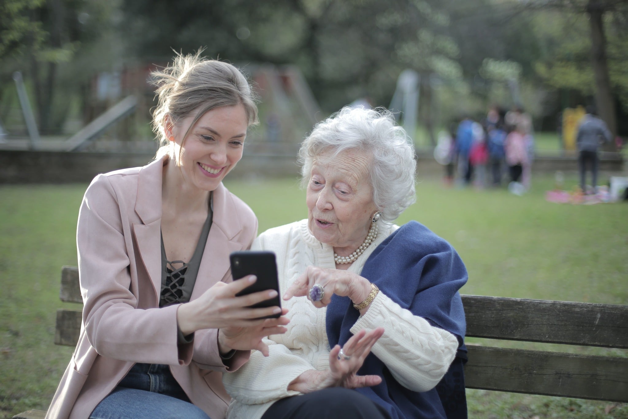 senioren smartphone met grote toetsen